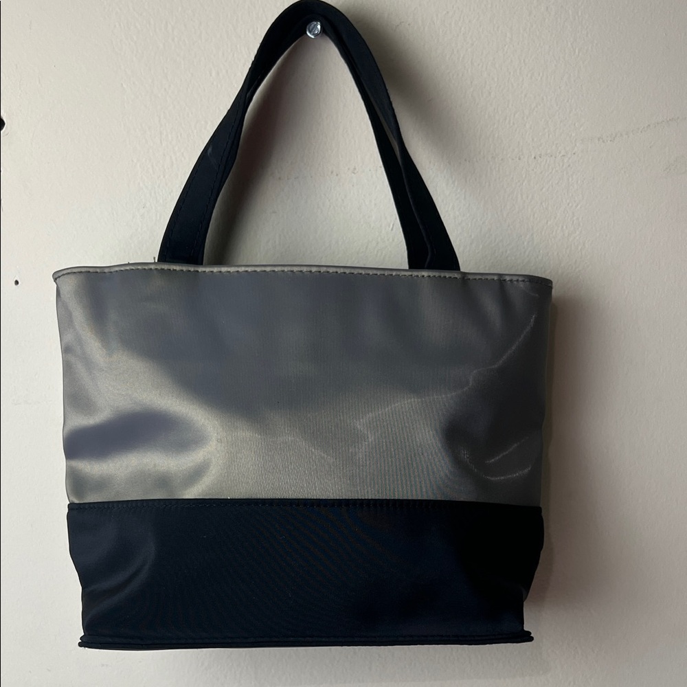Chic Two-Tone Tote Bag in Gray and Black